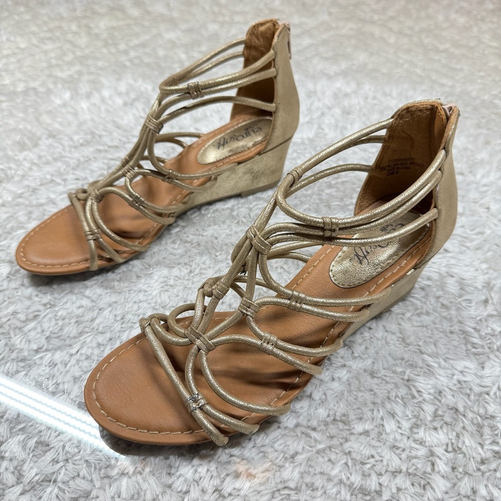 Eurosoft Sandals Women's 8 Gold Gladiator Strappy Wedge Sandals Boho Hippie